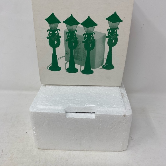 NWT Vintage Dept. 56 Set of 4 Village Turn of the Century Lampposts - Picture 3 of 11